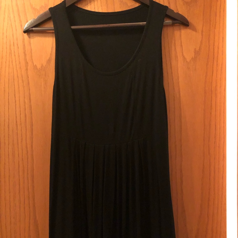 Women’s black sundress.  Sleeveless, pockets. Lg